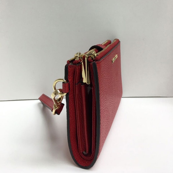 MK Adele smartphone wristlet bright red - Picture 5 of 6